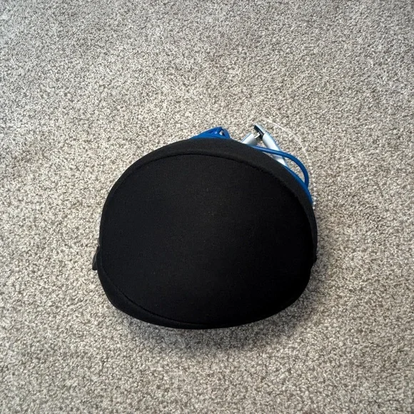 Beats by Dr. Dre Solo2 Over the Ear Headphones Blue with Case - Picture 3 of 8